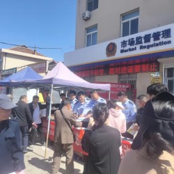 民警趕大集，宣傳零距離